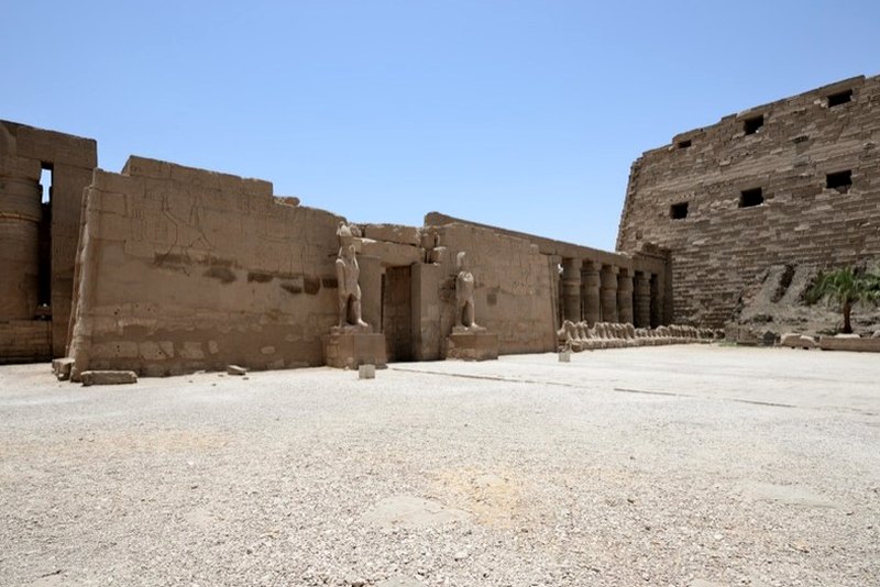 Valley of Kings cliff path